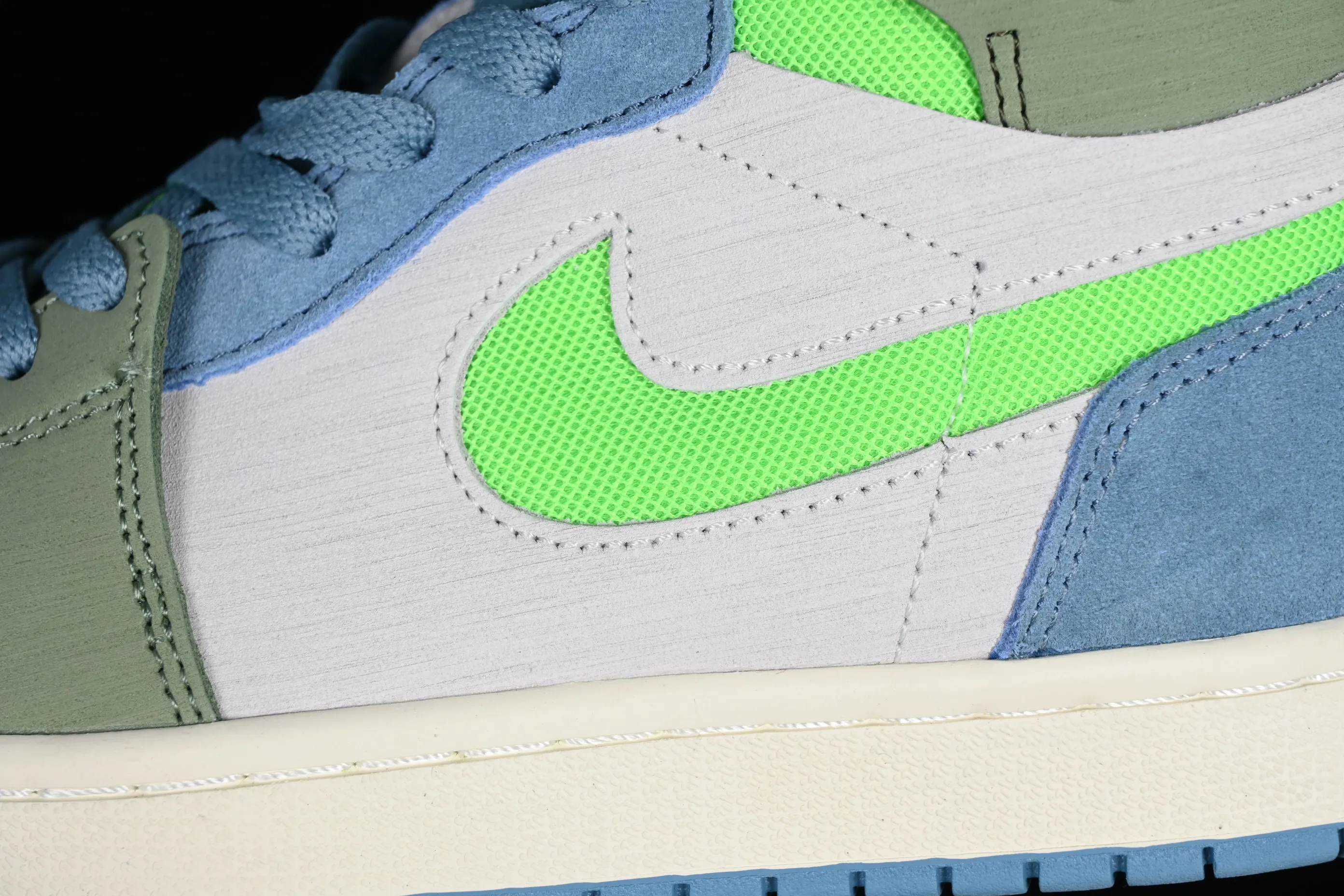 All categories Air Jordan Jordan series basketball shoes Air Jordan 1 High Air Jordan 1 Zoom CMFT AJ1 Joe 1 blue and green color matching DV1305-433